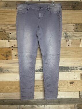 Maurices size Large Regular Lavender Faded Soft Skinny Jeans-no front pockets